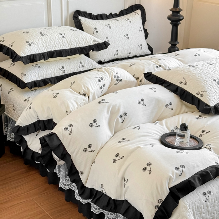 91家纺网 家纺一手货源 找家纺 绣女坊 2025新款时尚印花水洗棉被套款床盖四件套-赫本风 赫本风-樱桃