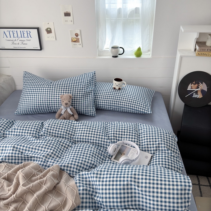 91家纺网 家纺一手货源 找家纺 可可家纺 2025新款印花卡通芦荟棉四件套亲肤床单被套三件套 蓝小格