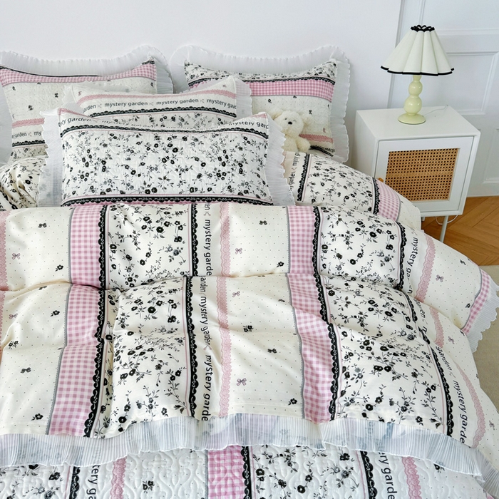 91家纺网 家纺一手货源 找家纺 添越 2024小清新韩版蕾丝花边纯棉夹棉床盖三件套全棉漫时光