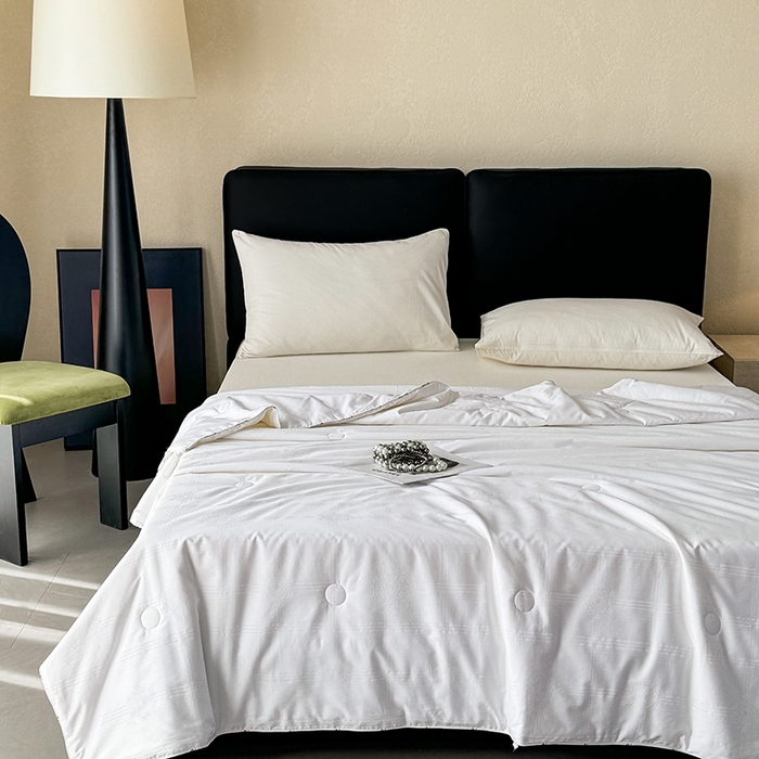 91家纺网 家纺一手货源 找家纺 茧羽世家 2025新款全棉软糯亲肤提花蚕丝夏被 如意 提花 白