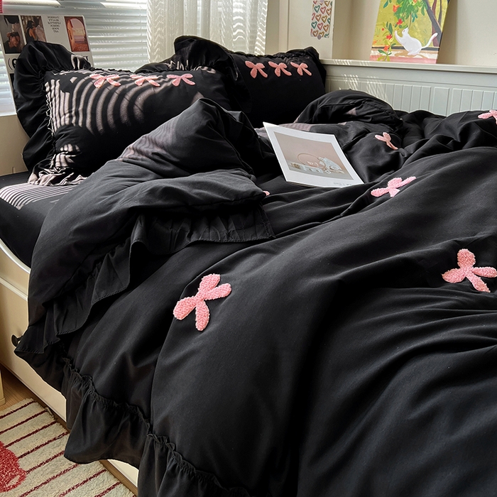 91家纺网 家纺一手货源 找家纺 艺玲家纺 2025新款赫本风系列法式花边水洗棉四件套 小香风 蝴蝶结-黑色