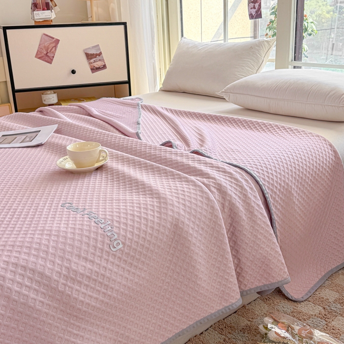 91家纺网 家纺一手货源 找家纺 阿牛席业 2025春夏新款双面云母夏被夏凉被空调被 沐夏-戴妃粉