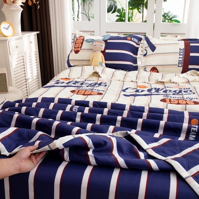 91家纺网 家纺一手货源 找家纺 乐居坊2025新款亲肤舒适印花芦荟棉夏凉被四件套 高校风云