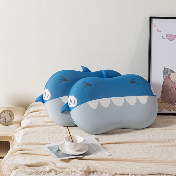 91家纺网 家纺一手货源 找家纺 芯链 2025新款亲肤柔软卡通枕头枕芯 小鲨鱼