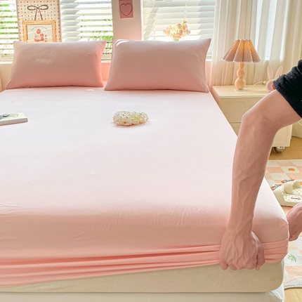 91家纺网 家纺一手货源 找家纺 芷凡家纺 2025新款水洗皱皱云感棉纯色床笠 粉玉