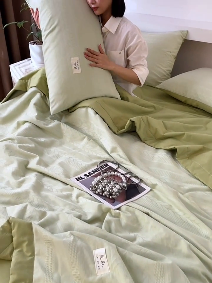 91家纺网 家纺一手货源 找家纺 眠博士 2025新款A类全棉波纹纱提花大豆纤维追忆包边夏被四件套 麦穗夏被-麦穗绿
