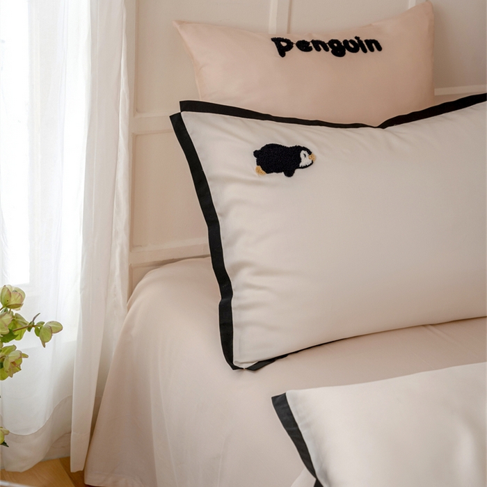 91家纺网 家纺一手货源 找家纺 FORTWO家纺原创设计（FOR TWO家纺） 2025新款60支兰精天丝毛巾绣四件套-断角款 企鹅