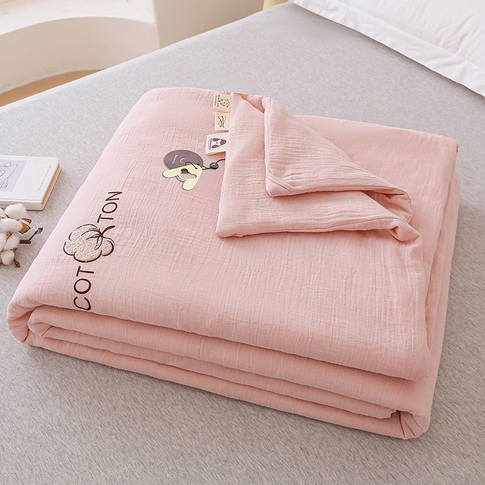 91家纺网 家纺一手货源 找家纺 2025新款A类全棉双层皱皱纱立体烫画纯色款大豆夏凉被空调被 绉绉-嫩粉