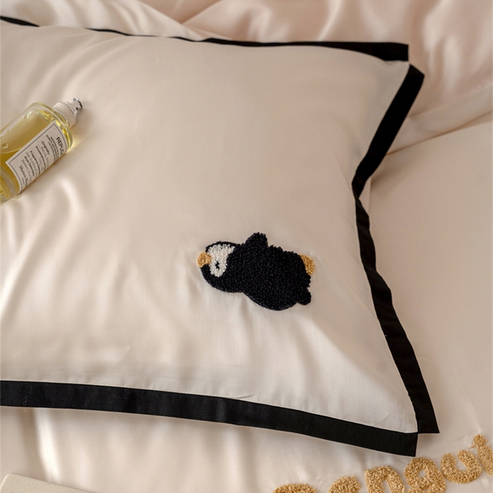 91家纺网 家纺一手货源 找家纺 FORTWO家纺原创设计（FOR TWO家纺） 2025新款60支兰精天丝毛巾绣四件套-断角款 企鹅