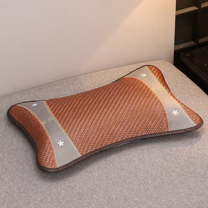 91家纺网 家纺一手货源 找家纺 纽乐家纺 2025新款夏凉凉感五叶草冰藤茶香茉莉花枕芯助眠枕头 五叶草冰藤茶香枕-棕色35*55cm/只