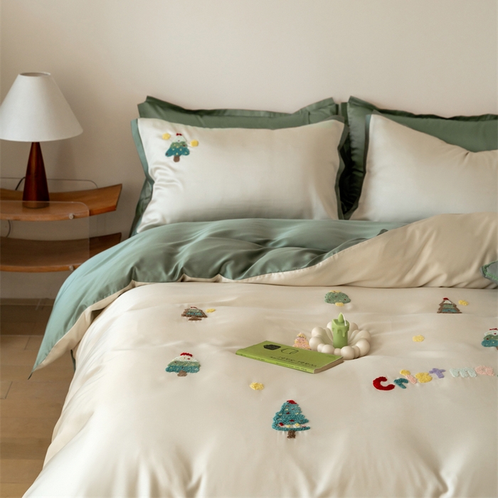 91家纺网 家纺一手货源 找家纺 FORTWO家纺原创设计（FOR TWO家纺） 2025新款60支兰精天丝毛巾绣四件套-断角款 圣诞树