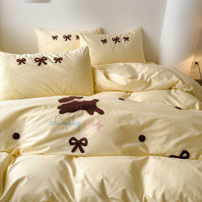 91家纺网 家纺一手货源 找家纺 锦觅家纺 2025新款卡通小清新毛巾绣全棉纯棉四件套（大版定位花型） 奶油兔兔