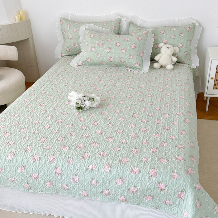 91家纺网 家纺一手货源 找家纺 添越 2024小清新韩版蕾丝花边纯棉夹棉床盖三件套全棉花开半夏