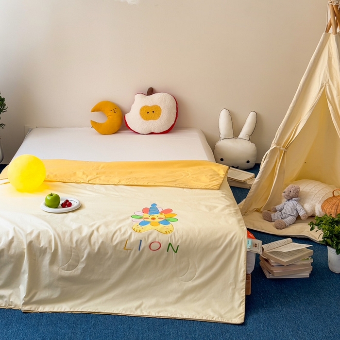 91家纺网 家纺一手货源 找家纺 2025新款快乐多巴胺纯棉夏被 黄色彩虹小狮子