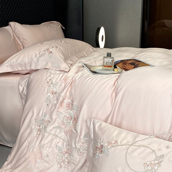 91家纺网 家纺一手货源 找家纺 优悦 2025新款冰丝简奢绣花四件套 雅韵佳人-粉