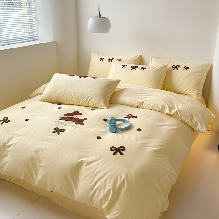 91家纺网 家纺一手货源 找家纺 锦觅家纺 2025新款卡通小清新毛巾绣全棉纯棉四件套（大版定位花型） 奶油兔兔