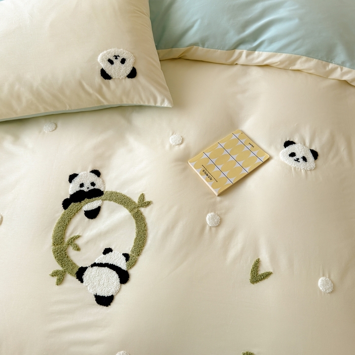 91家纺网 家纺一手货源 找家纺 锦觅家纺 2025新款卡通小清新毛巾绣全棉纯棉四件套（大版定位花型） 可爱熊猫