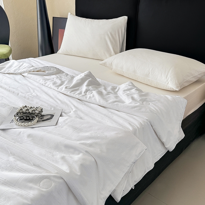 91家纺网 家纺一手货源 找家纺 茧羽世家 2025新款全棉软糯亲肤提花蚕丝夏被 如意 提花 白