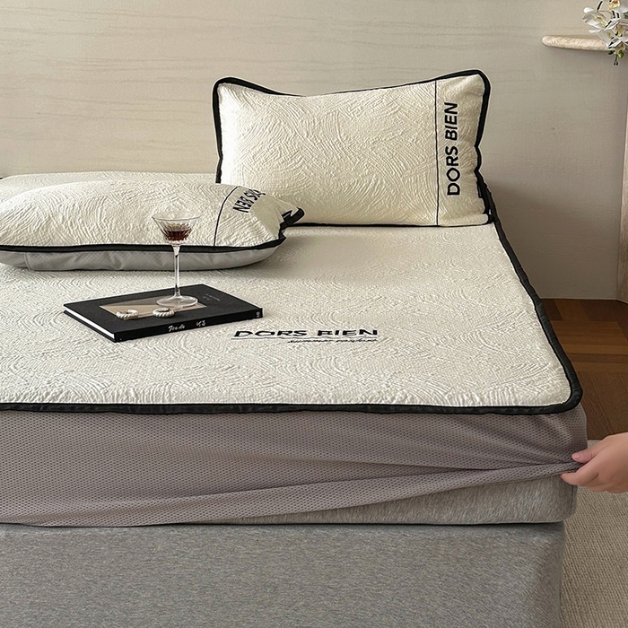 91家纺网 家纺一手货源 找家纺 圆岛家纺 2025新款3D高分子凉感浮雕提花软凉席床笠款三件套 漠语-白