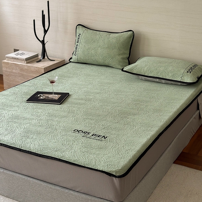 91家纺网 家纺一手货源 找家纺 圆岛家纺 2025新款3D高分子凉感浮雕提花软凉席床笠款三件套 漠语-绿