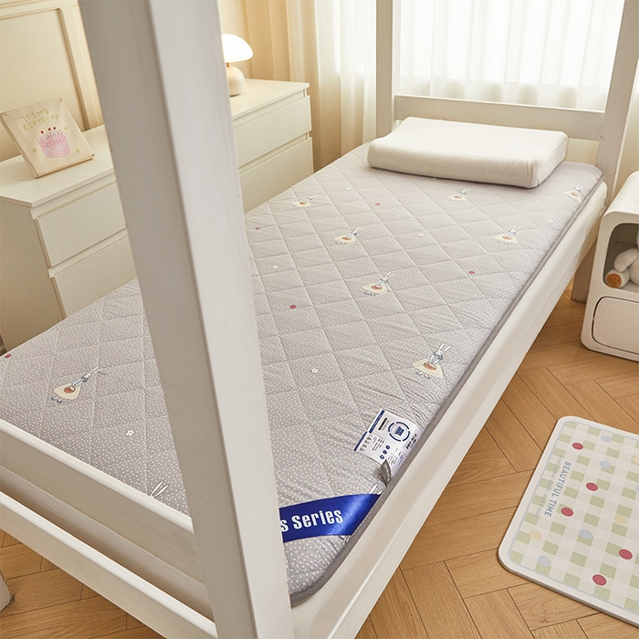 91家纺网 家纺一手货源 找家纺 丽诺床垫 2025新款全棉抗菌三明治学生床垫 小萝莉