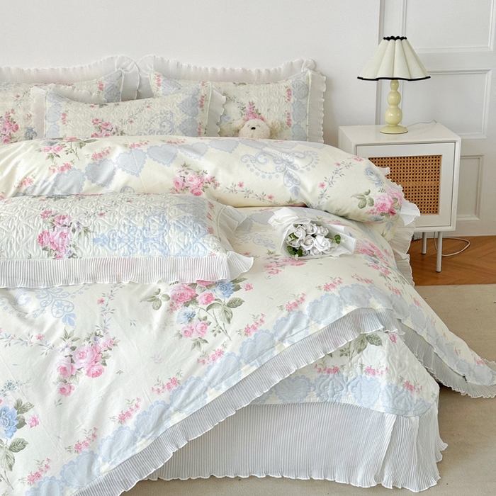 91家纺网 家纺一手货源 找家纺 添越 2024小清新韩版蕾丝花边纯棉夹棉床盖三件套全棉恋爱季节