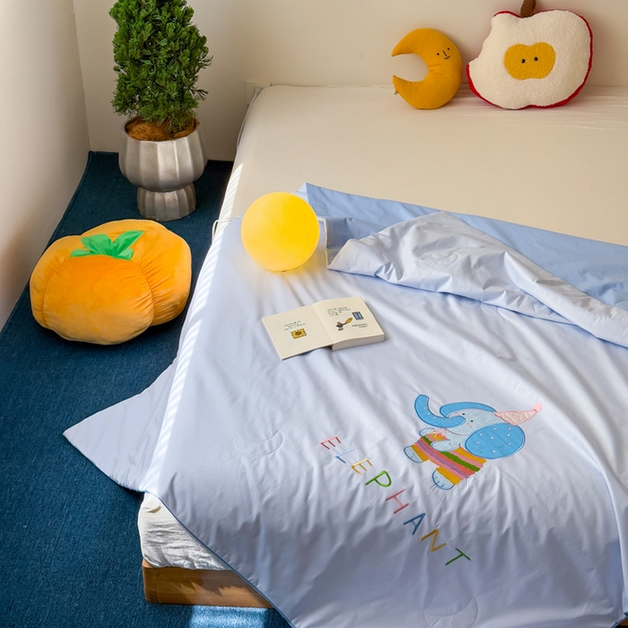 91家纺网 家纺一手货源 找家纺 2025新款快乐多巴胺纯棉夏被 蓝色彩虹小象