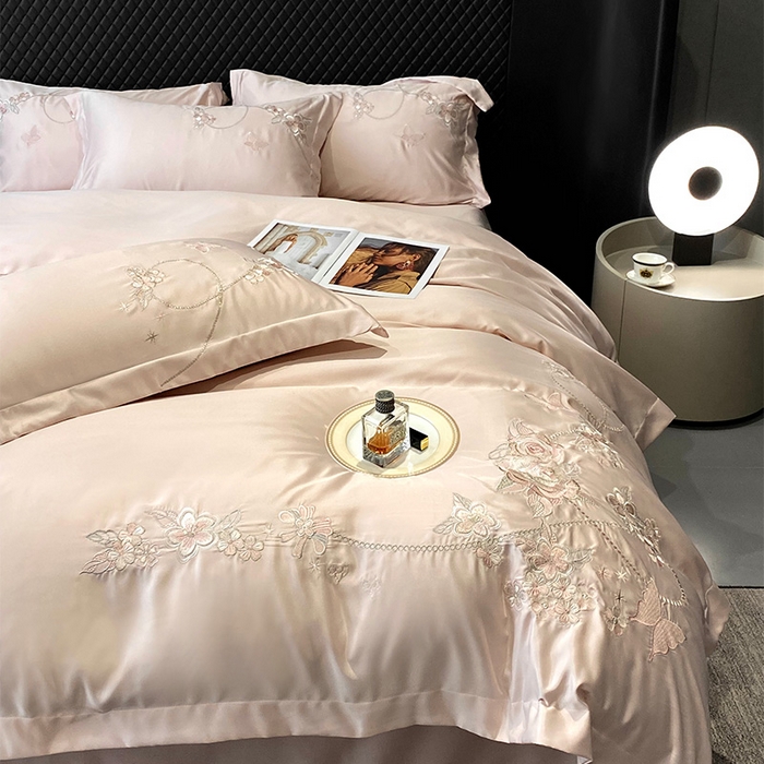 91家纺网 家纺一手货源 找家纺 优悦 2025新款冰丝简奢绣花四件套 雅韵佳人-粉