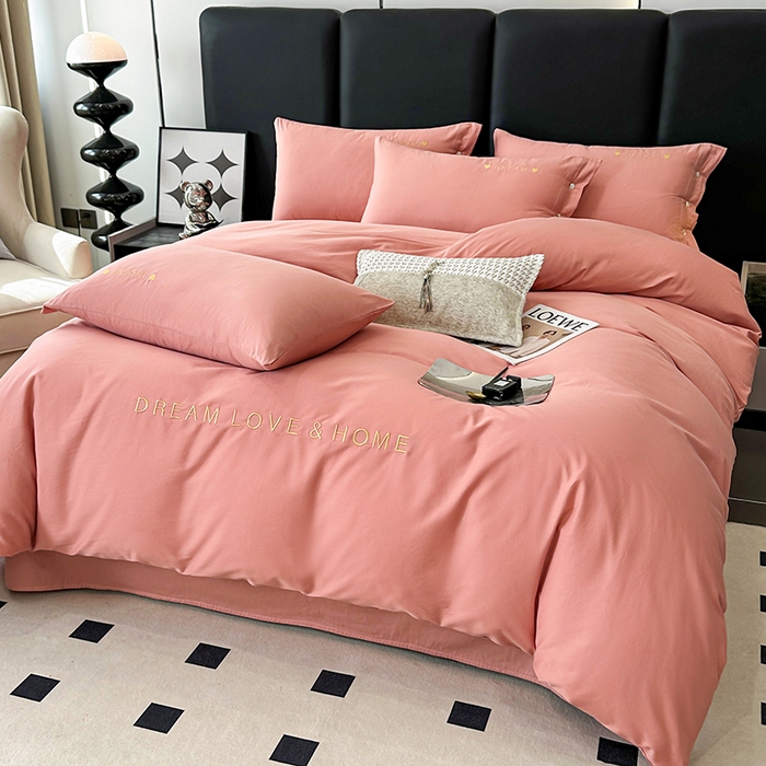 91家纺网 家纺一手货源 找家纺 宇彬家纺 2025直播热款13374全棉母婴级纽扣款压线纯色刺绣四件套全棉贡缎新疆长绒棉字母款轻奢 纽扣-奶油粉