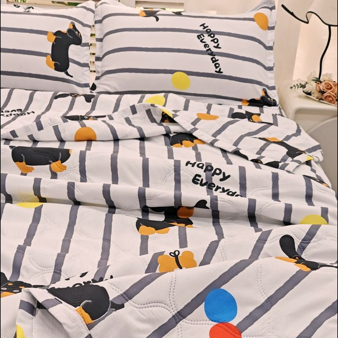 91家纺网 家纺一手货源 找家纺 乐居坊2025新款亲肤舒适印花芦荟棉夏凉被四件套 呆萌狗