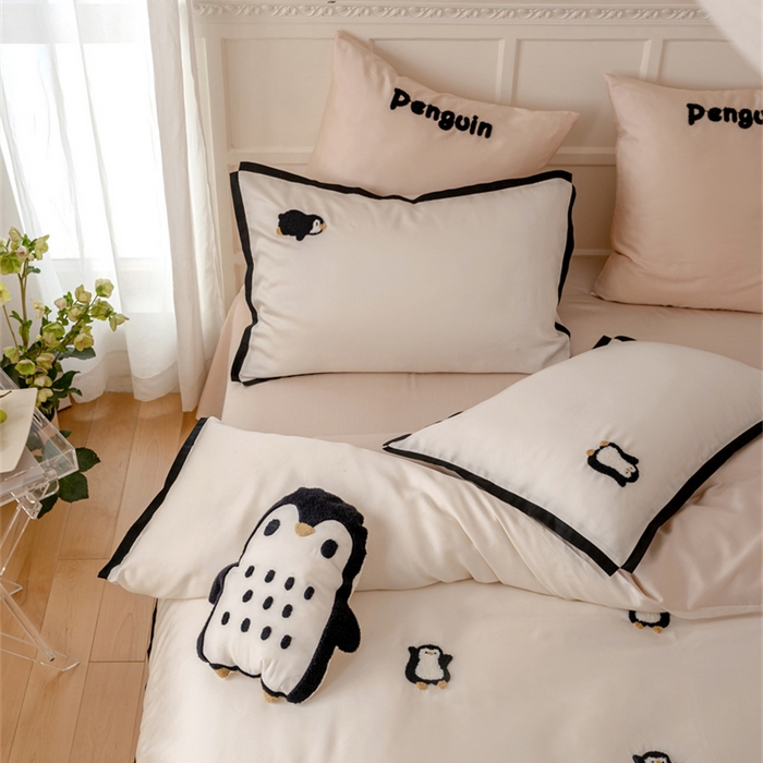 91家纺网 家纺一手货源 找家纺 FORTWO家纺原创设计（FOR TWO家纺） 2025新款60支兰精天丝毛巾绣四件套-断角款 企鹅