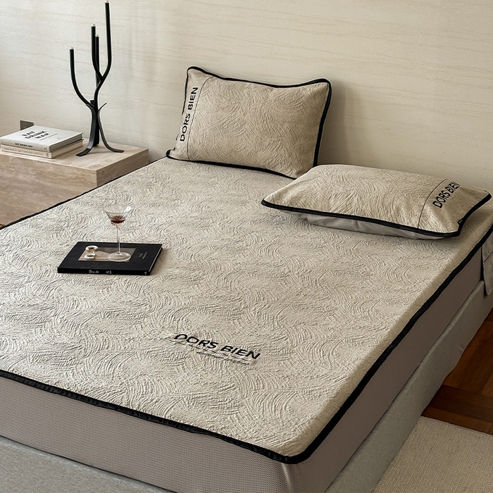 91家纺网 家纺一手货源 找家纺 圆岛家纺 2025新款3D高分子凉感浮雕提花软凉席床笠款三件套 漠语-咖