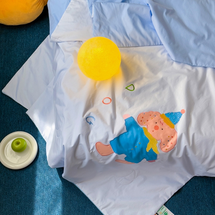 91家纺网 家纺一手货源 找家纺 2025新款快乐多巴胺纯棉夏被 蓝色彩虹小狗