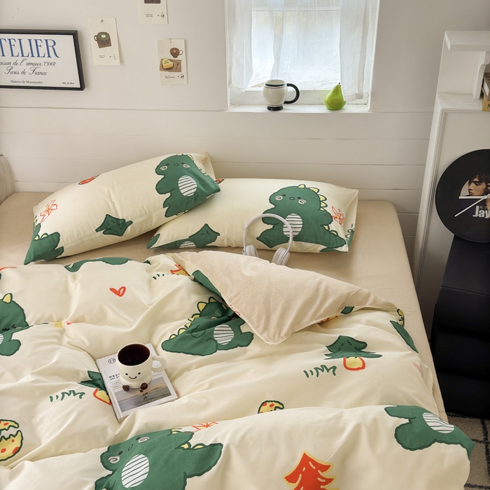 91家纺网 家纺一手货源 找家纺 可可家纺 2025新款印花卡通芦荟棉四件套亲肤床单被套三件套 恐龙宝宝