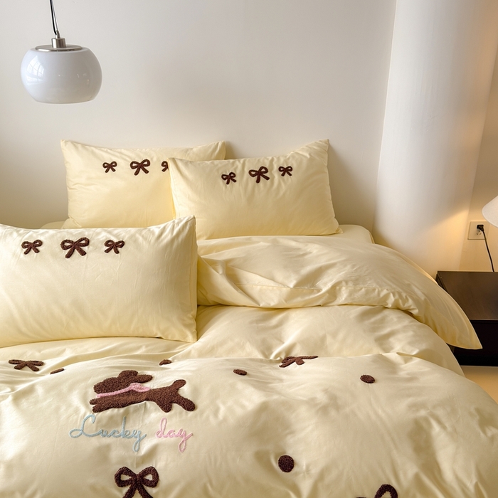 91家纺网 家纺一手货源 找家纺 锦觅家纺 2025新款卡通小清新毛巾绣全棉纯棉四件套（大版定位花型） 奶油兔兔