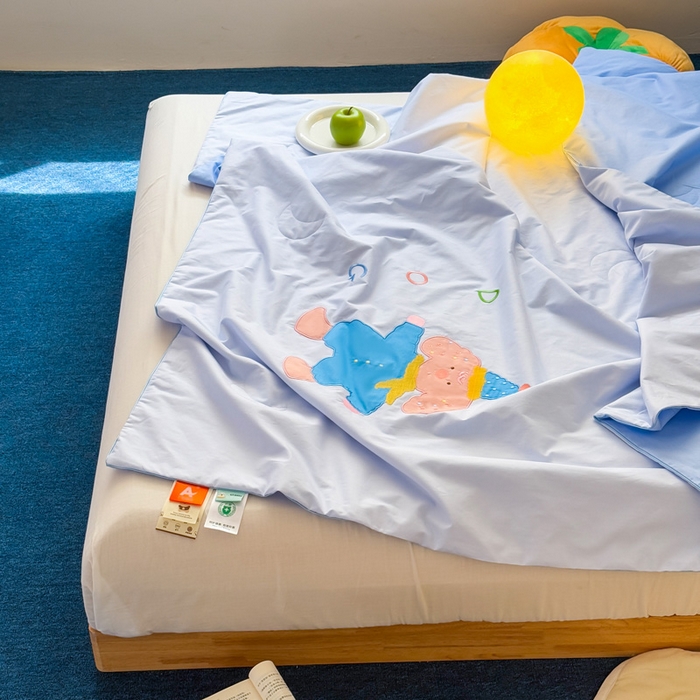 91家纺网 家纺一手货源 找家纺 2025新款快乐多巴胺纯棉夏被 蓝色彩虹小狗