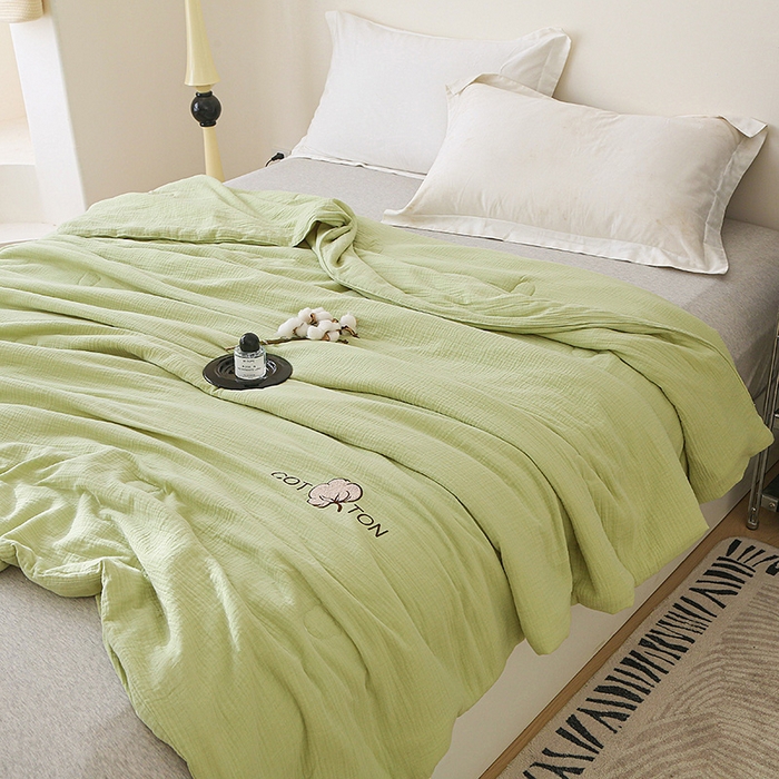 91家纺网 家纺一手货源 找家纺 2025新款A类全棉双层皱皱纱立体烫画纯色款大豆夏凉被空调被 绉绉-草绿