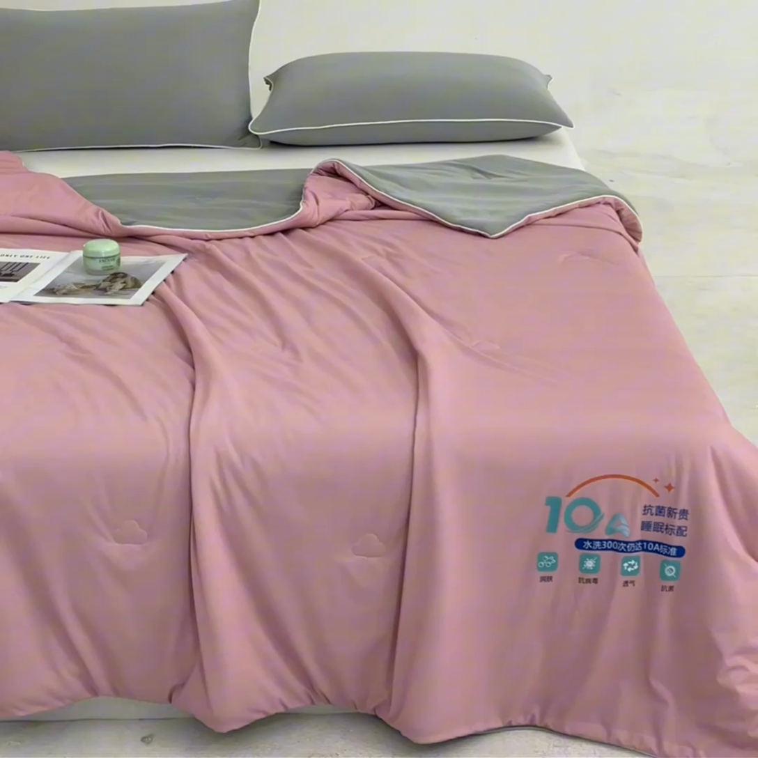 91家纺网 家纺一手货源 找家纺 宝士康家纺 2025春夏新款10A抗菌凉感丝夏被夏凉被空调被 桃桃云灰
