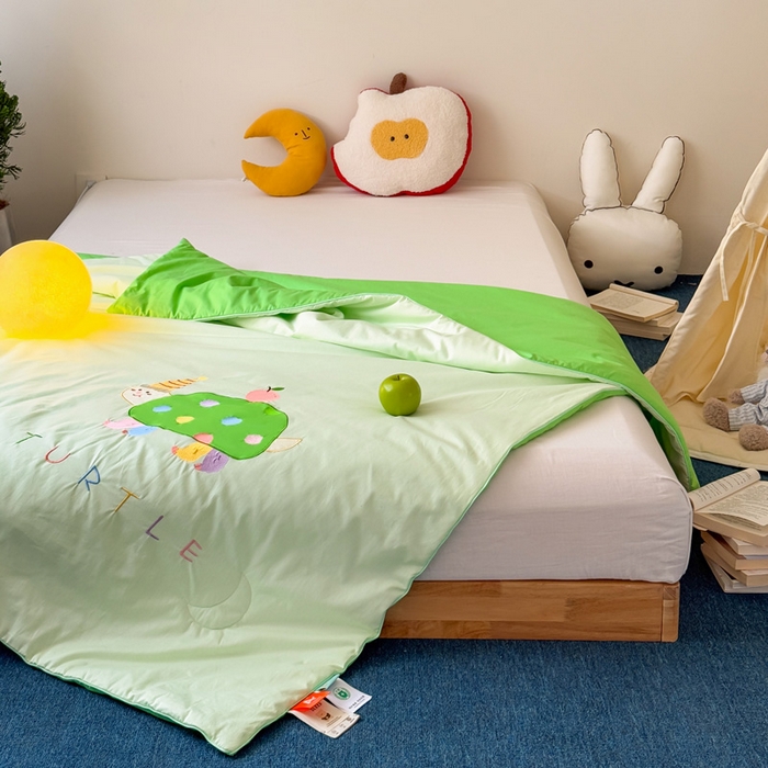 91家纺网 家纺一手货源 找家纺 2025新款快乐多巴胺纯棉夏被 绿色彩虹小恐龙