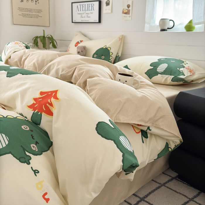 91家纺网 家纺一手货源 找家纺 可可家纺 2025新款印花卡通芦荟棉四件套亲肤床单被套三件套 恐龙宝宝