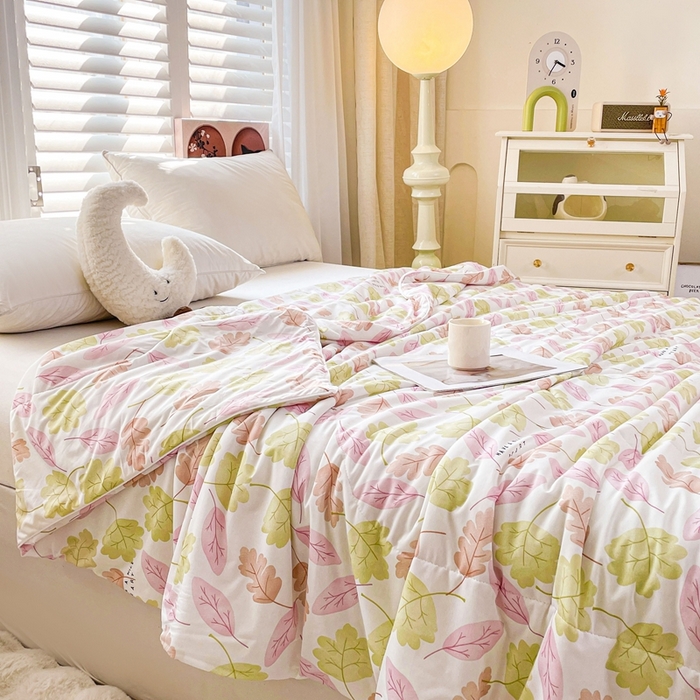 91家纺网 家纺一手货源 找家纺 好梦来家纺（原锦茂家纺） 2025新款印花凉感丝抗菌夏被 叶叶相伴