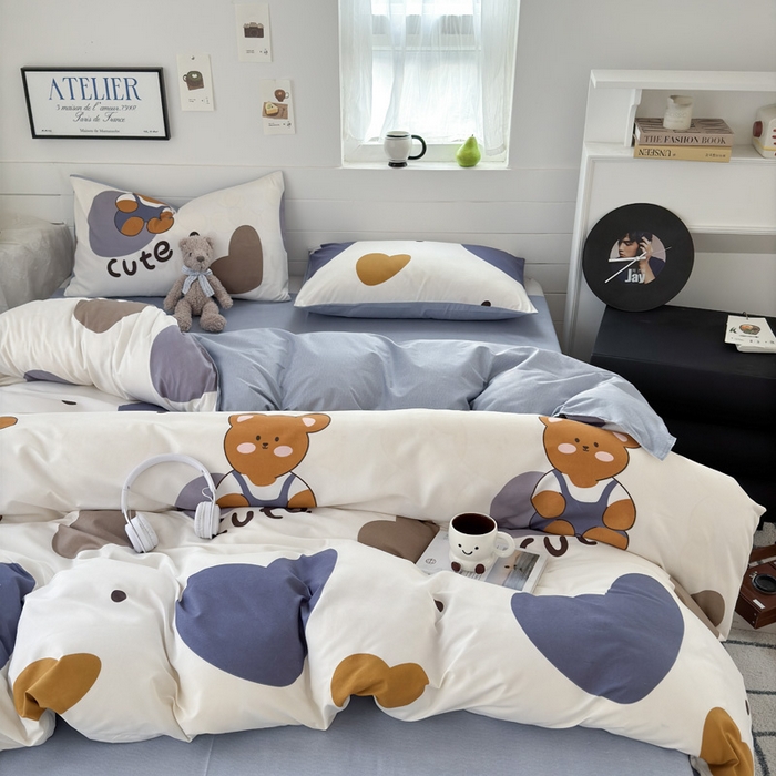 91家纺网 家纺一手货源 找家纺 可可家纺 2025新款印花卡通芦荟棉四件套亲肤床单被套三件套 萌宝小熊