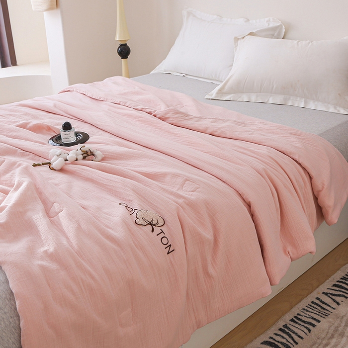 91家纺网 家纺一手货源 找家纺 2025新款A类全棉双层皱皱纱立体烫画纯色款大豆夏凉被空调被 绉绉-嫩粉