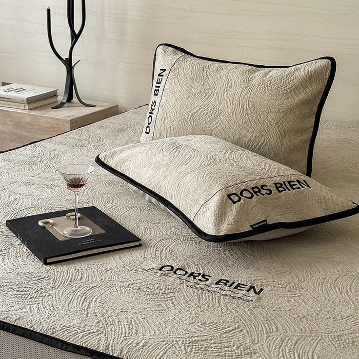 91家纺网 家纺一手货源 找家纺 圆岛家纺 2025新款3D高分子凉感浮雕提花软凉席床笠款三件套 漠语-咖