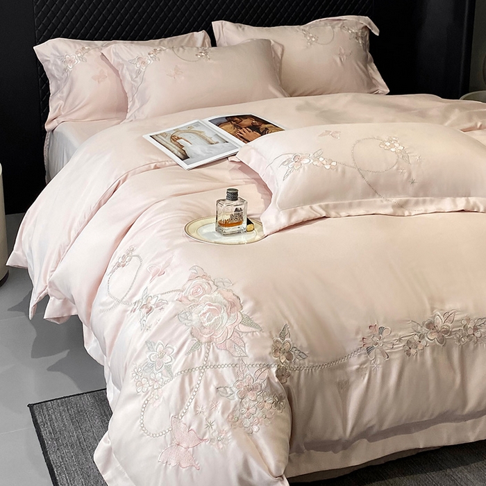 91家纺网 家纺一手货源 找家纺 优悦 2025新款冰丝简奢绣花四件套 雅韵佳人-粉