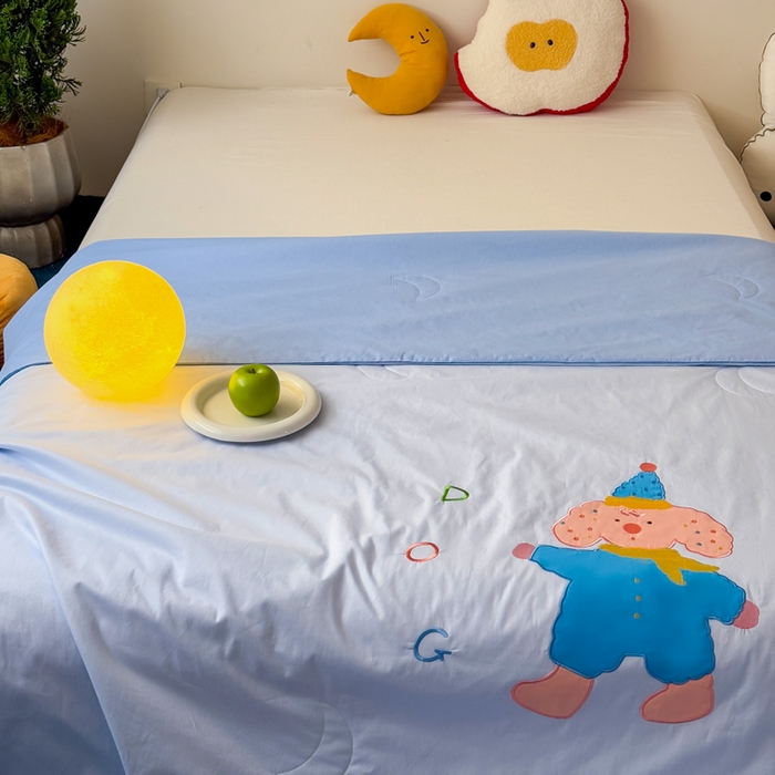 91家纺网 家纺一手货源 找家纺 2025新款快乐多巴胺纯棉夏被 蓝色彩虹小狗