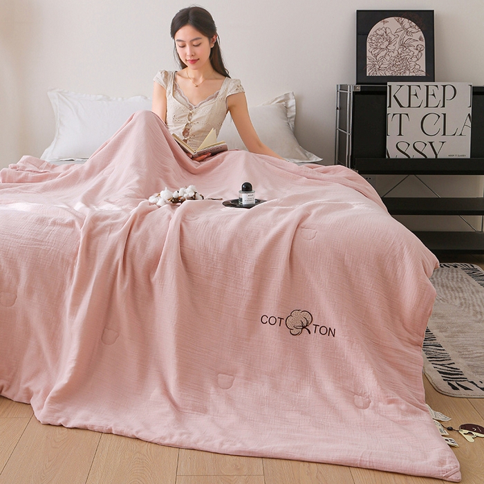 91家纺网 家纺一手货源 找家纺 2025新款A类全棉双层皱皱纱立体烫画纯色款大豆夏凉被空调被 绉绉-嫩粉