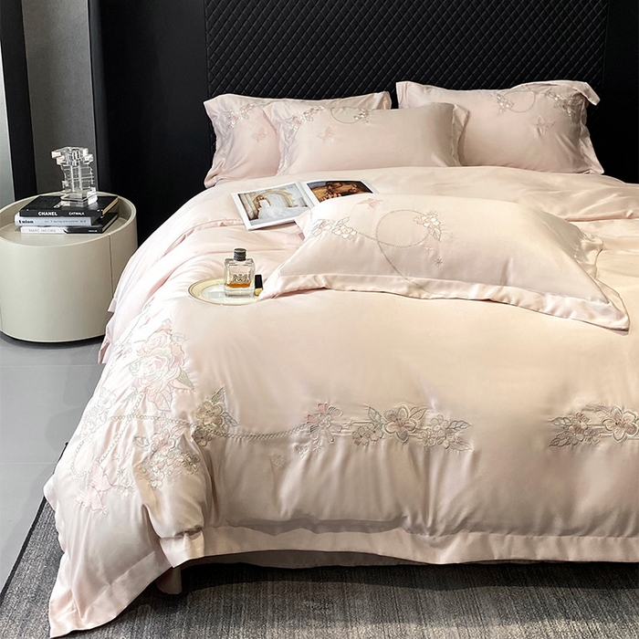91家纺网 家纺一手货源 找家纺 优悦 2025新款冰丝简奢绣花四件套 雅韵佳人-粉