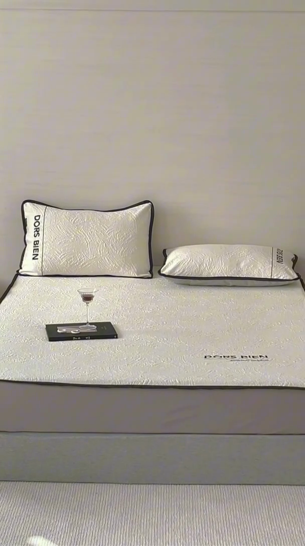 91家纺网 家纺一手货源 找家纺 圆岛家纺 2025新款3D高分子凉感浮雕提花软凉席床笠款三件套 漠语-白