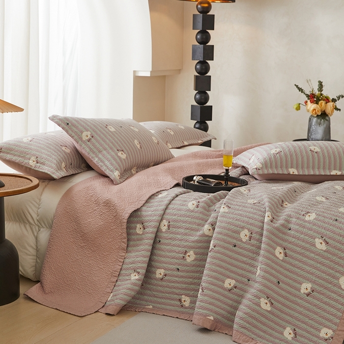 91家纺网 家纺一手货源 找家纺 2025新款13070双面全棉砂洗大直边床盖三件套四件套 旺财